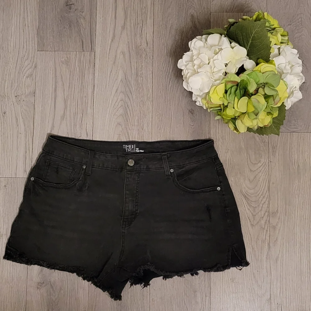 Time & Tru, frayed booty jean shorts, black, Size 16, High Rise - Picture 1 of 11